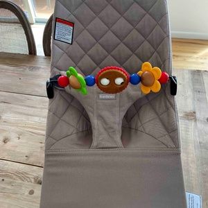 Baby Bjorn Bouncer Bliss - Sand Grey quilted cotton - toy bar - original box